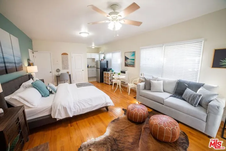 26 Breeze Avenue 2, Venice, California 90291
