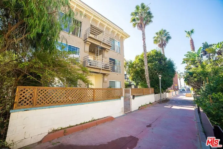 26 Breeze Avenue 2, Venice, California 90291