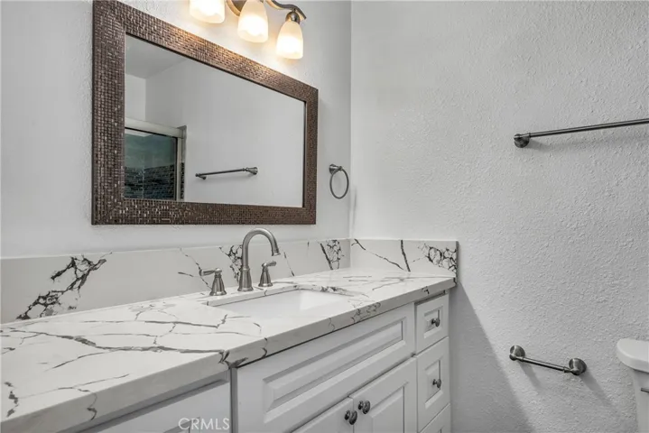 Full hallway bath