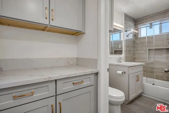2027 Euclid Street C, Santa Monica, California 90405