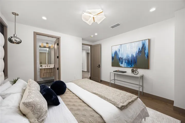 4607 Alta Canyada, La Canada Flintridge, California 91011