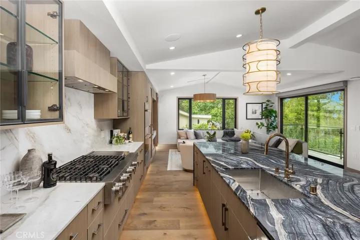 4607 Alta Canyada, La Canada Flintridge, California 91011