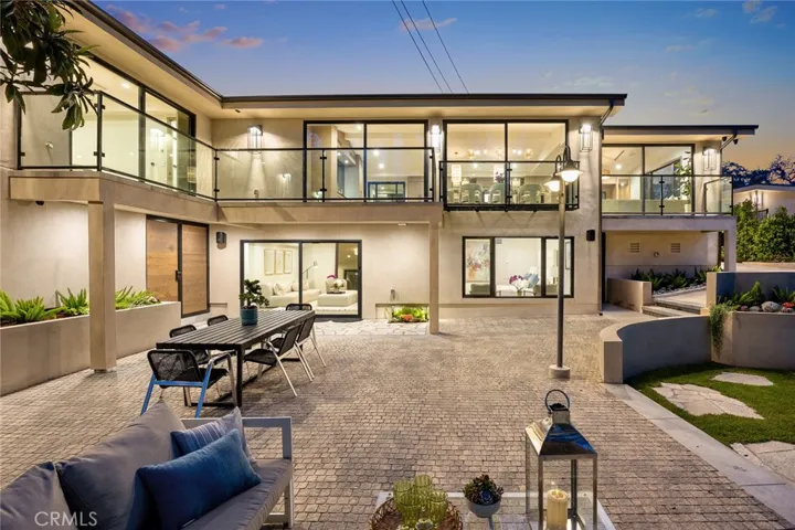 4607 Alta Canyada, La Canada Flintridge, California 91011