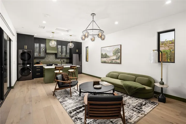 4607 Alta Canyada, La Canada Flintridge, California 91011
