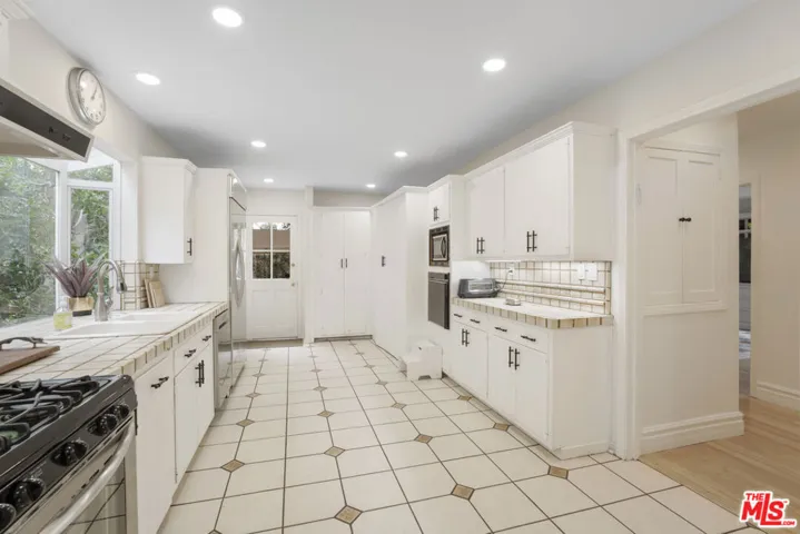 2330 Midvale Avenue, Los Angeles, California 90064