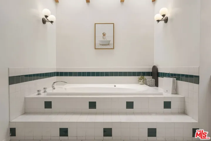 2330 Midvale Avenue, Los Angeles, California 90064