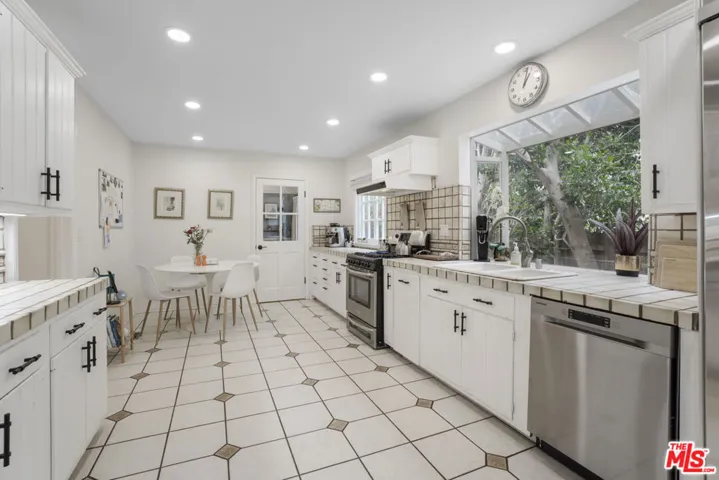 2330 Midvale Avenue, Los Angeles, California 90064