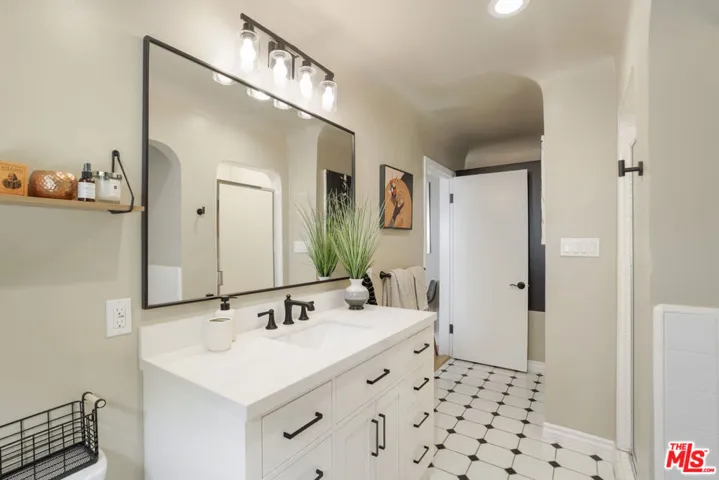 2330 Midvale Avenue, Los Angeles, California 90064