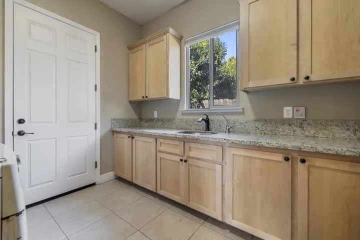 1027 Winter Lane, Patterson, California 95363