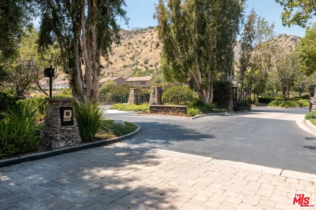 22 Moonridge Court, Azusa, California 91702 — photo 4
