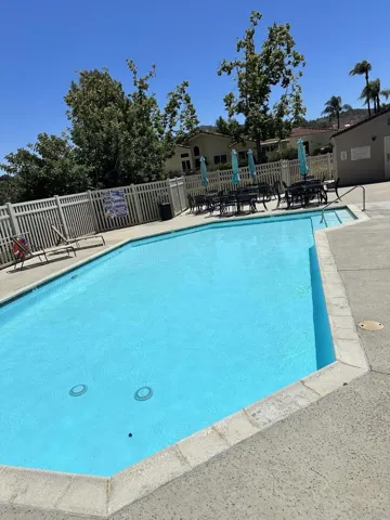 9046 Circle R Oaks Lane, Escondido, California 92026