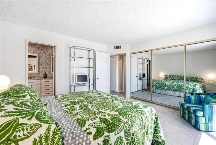 18-703 N Barcelona Circle-20