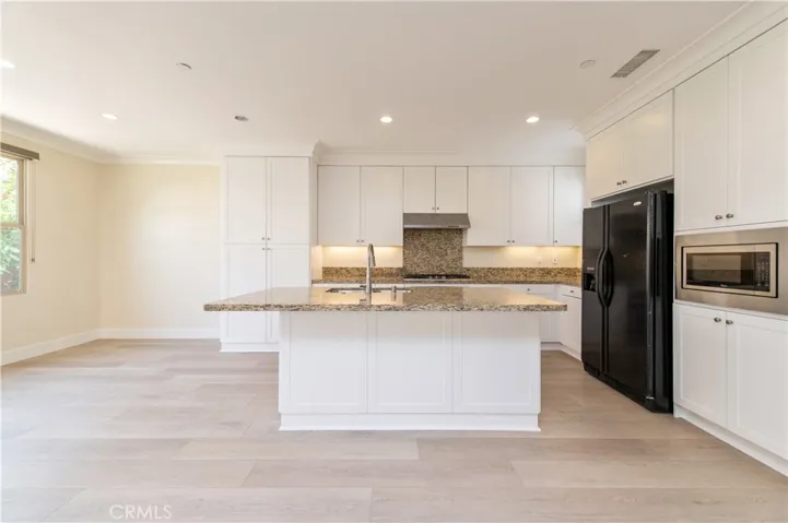 85 Birmingham, Irvine, California 92620