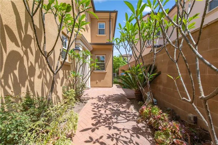 85 Birmingham, Irvine, California 92620