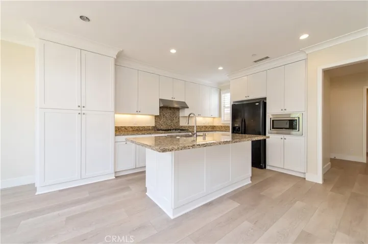 85 Birmingham, Irvine, California 92620