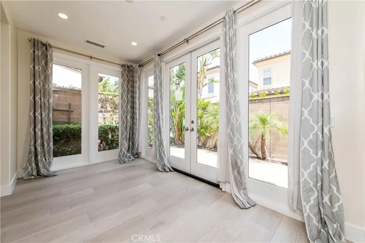 85 Birmingham, Irvine, California 92620