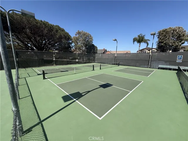 Community Pickleball & Tennis Courts