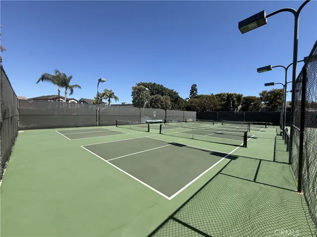 Community Pickleball & Tennis Courts