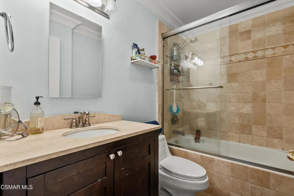 Hallway Full Bathroom
