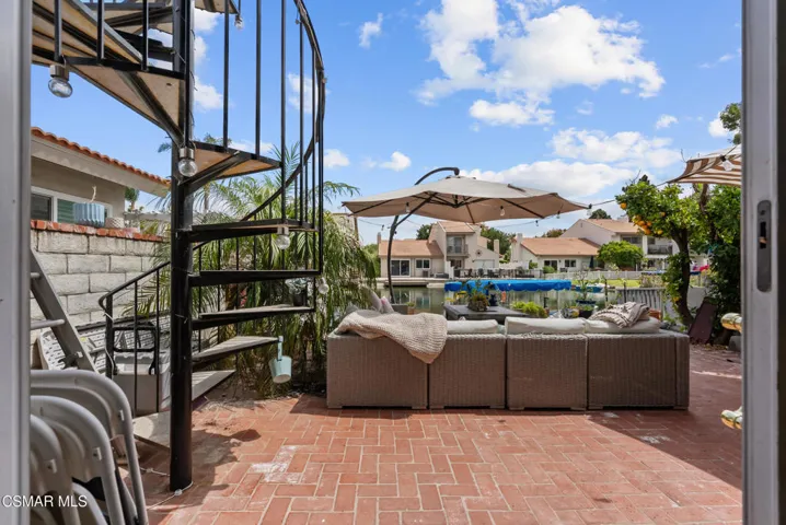 Outdoor Expansive Deck