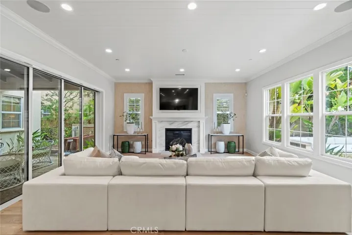 208 Radial, Irvine, California 92618