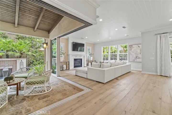 208 Radial, Irvine, California 92618