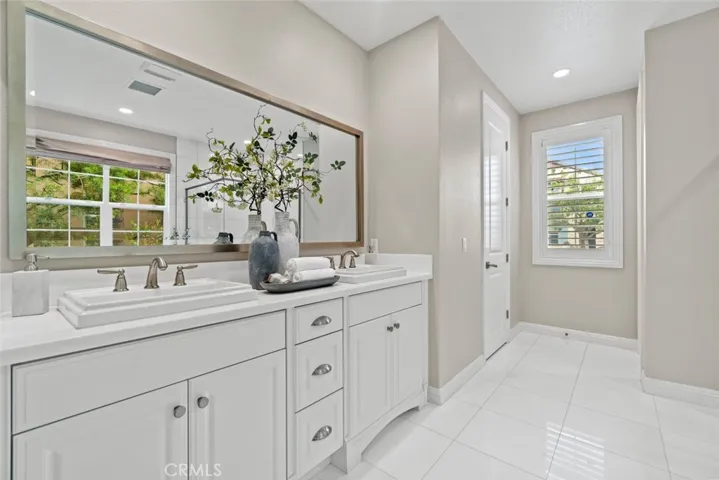 208 Radial, Irvine, California 92618