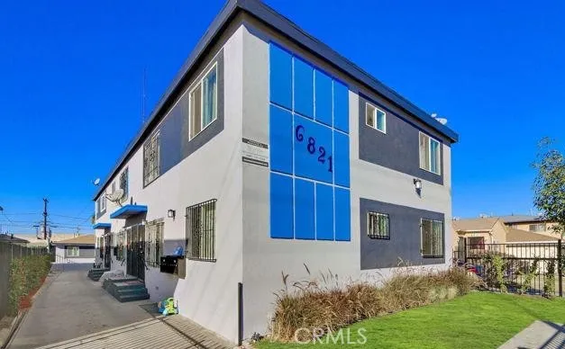 6821 11th Ave., Los Angeles, California 90043