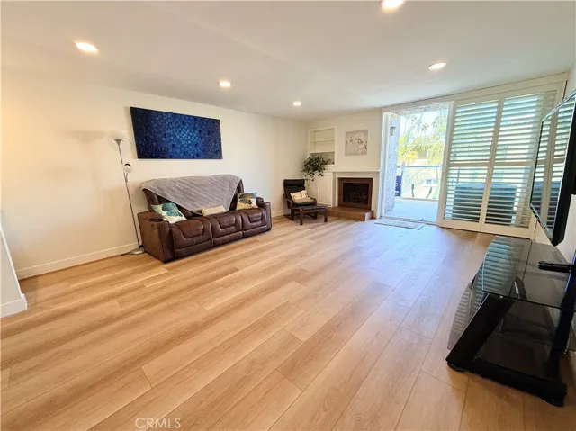 Long and spacious Living Room