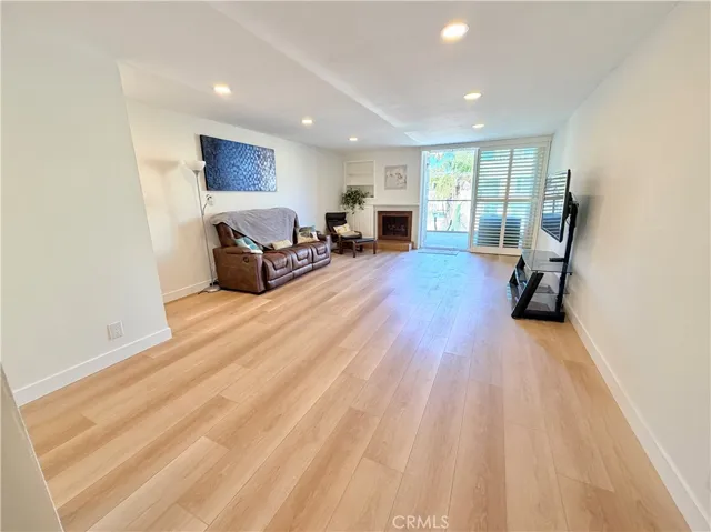 Long and spacious Living Room