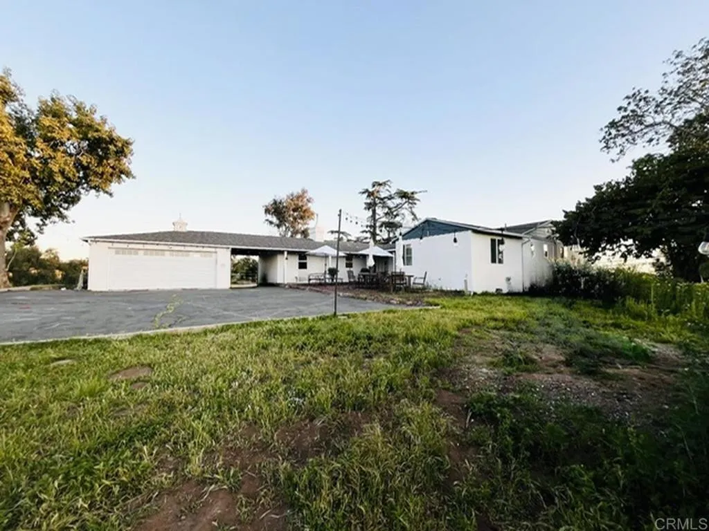 1060 Crest View Dr, Vista, California 92081 — photo 4