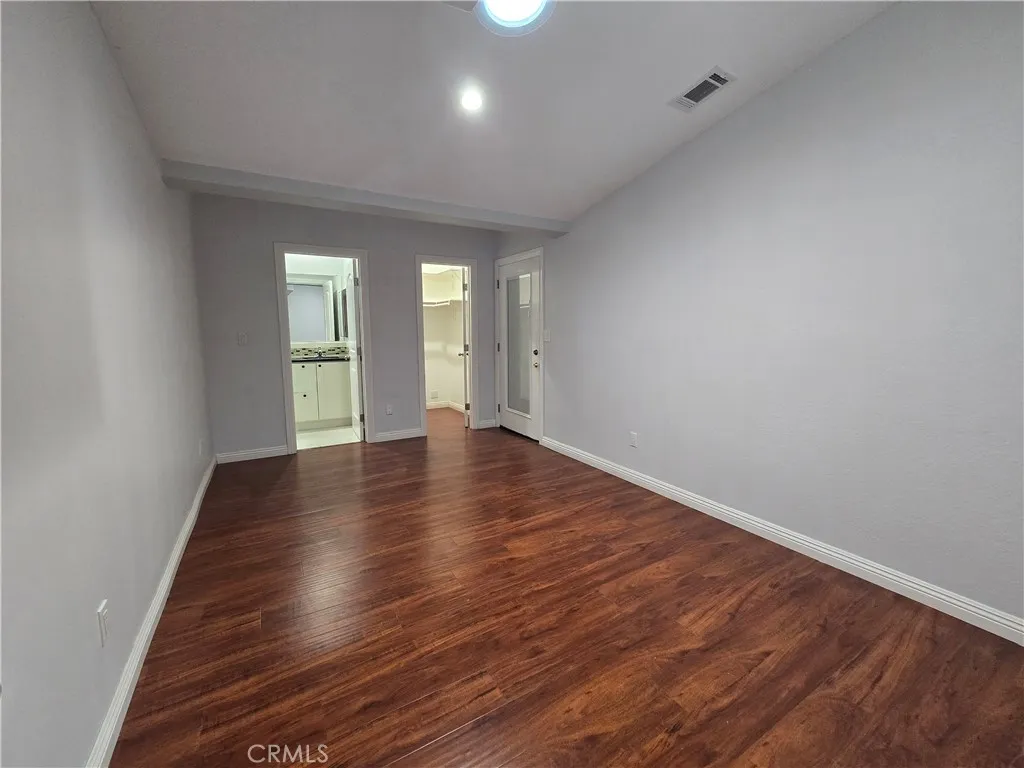 Bonus room with en suite bath and walk in closet.