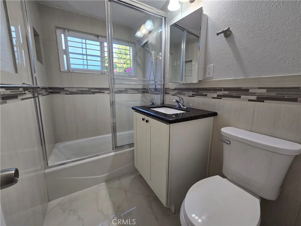 2nd bathroom in hall