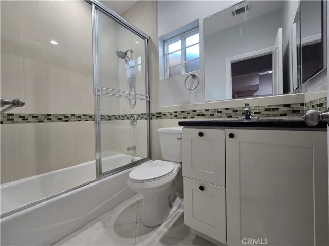 Bonus room full en suite bath