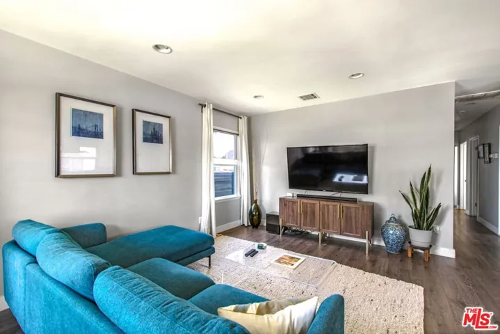 2702 Thurman Avenue, Los Angeles, California 90016