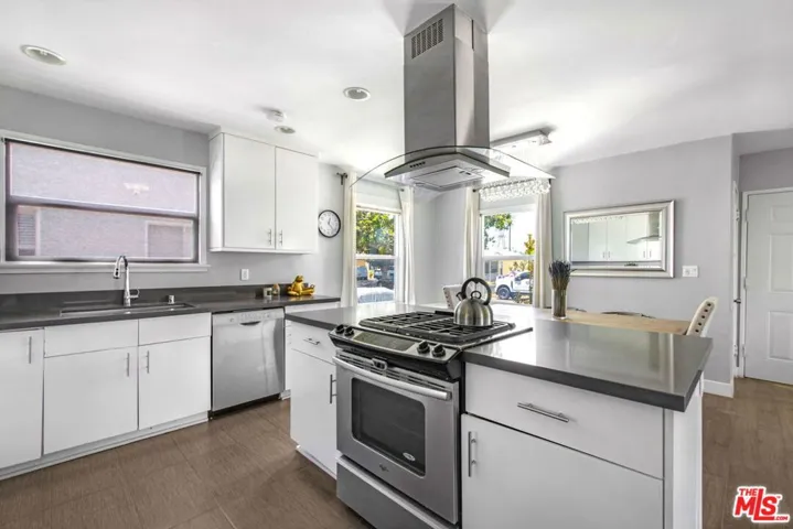 2702 Thurman Avenue, Los Angeles, California 90016