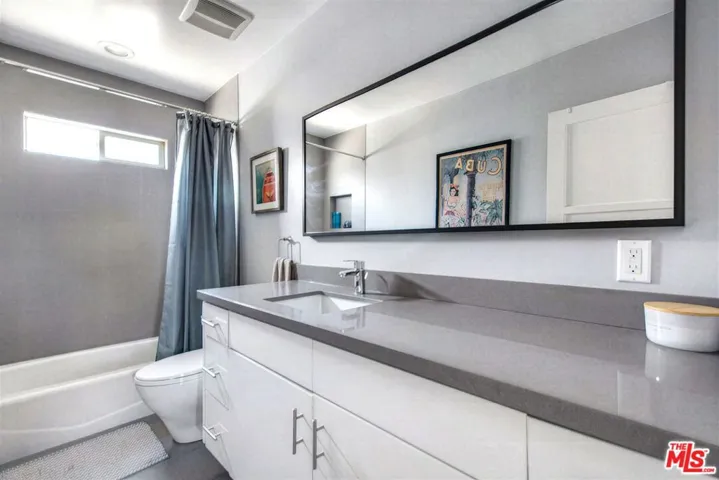 2702 Thurman Avenue, Los Angeles, California 90016