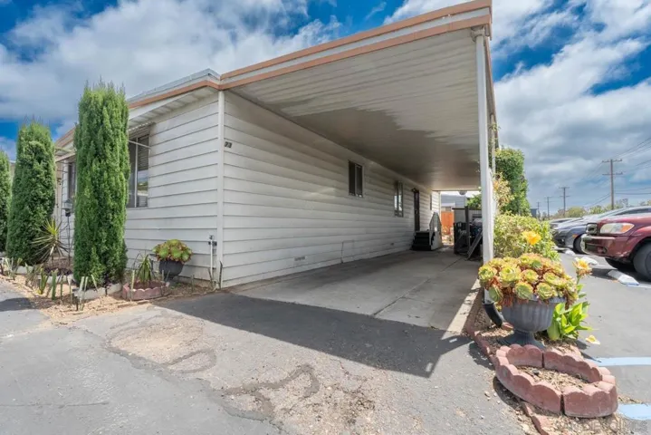 718 Sycamore Ave 73, Vista, California 92083