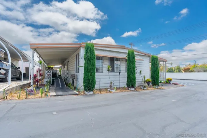 718 Sycamore Ave 73, Vista, California 92083