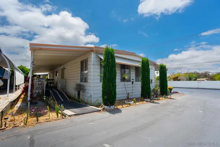718 Sycamore Ave 73, Vista, California 92083