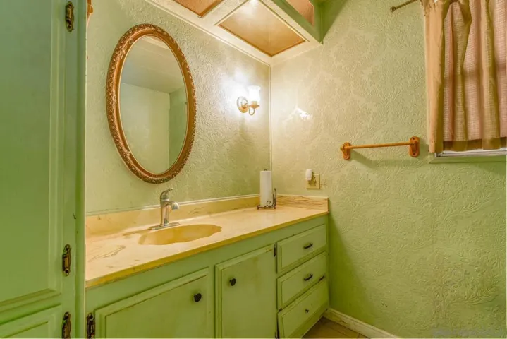 718 Sycamore Ave 73, Vista, California 92083