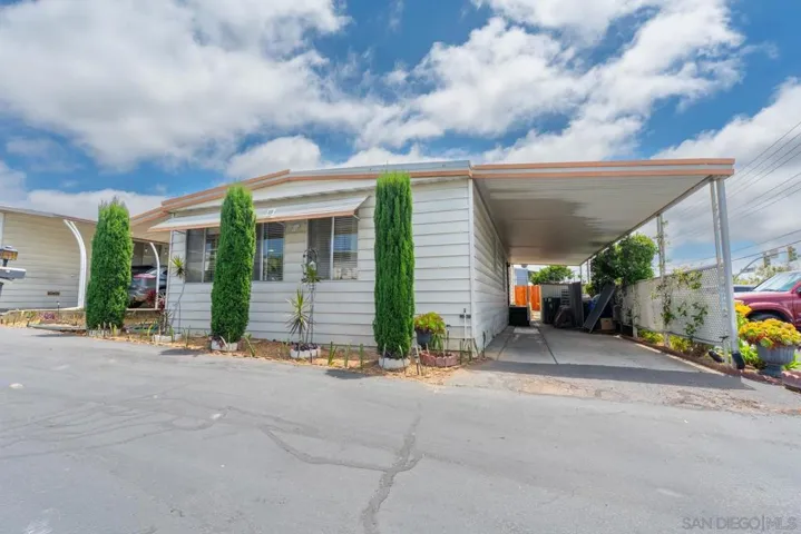 718 Sycamore Ave 73, Vista, California 92083