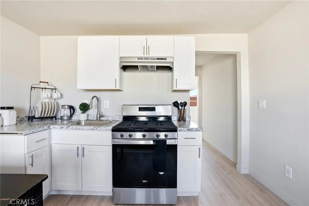 2484 Nadean, Mojave, California 93501 — photo 5