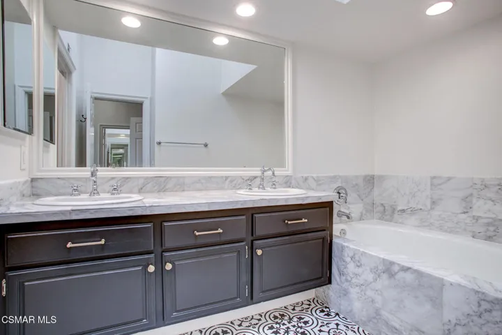 Lexington Primary Bath 2