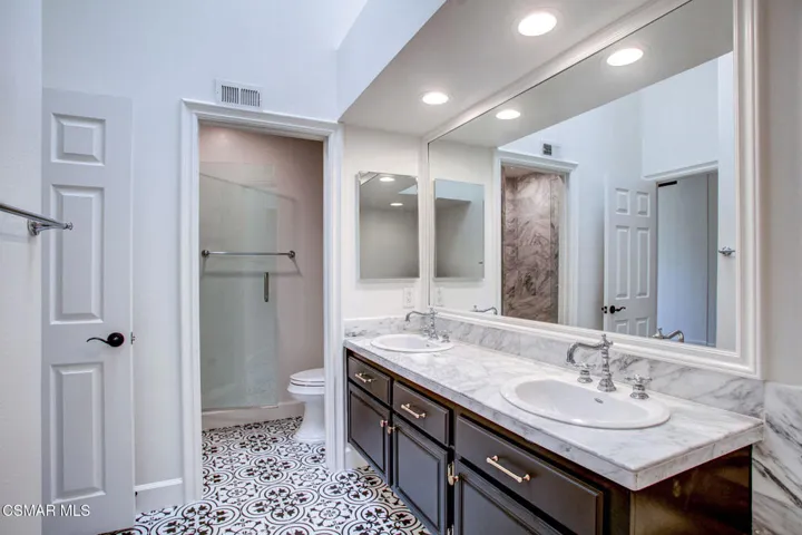 Lexington Primary Bath