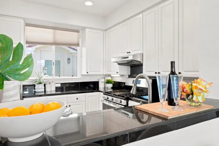 88 17th Avenue 304, San Mateo, California 94402