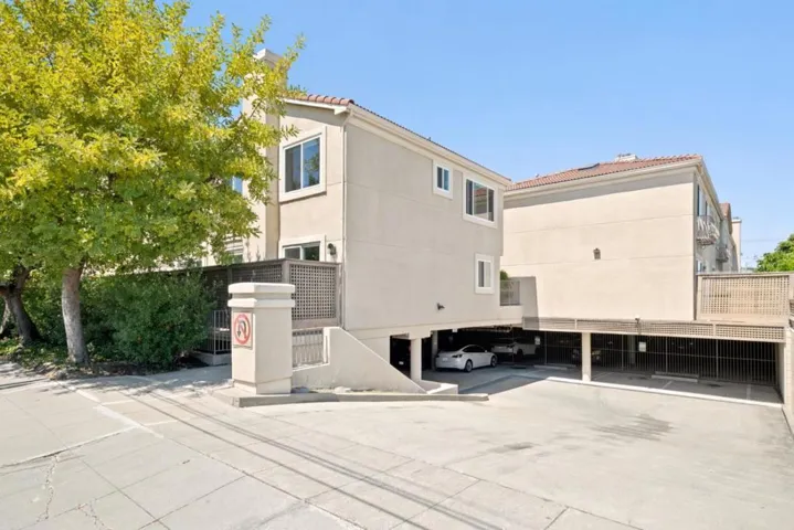 88 17th Avenue 304, San Mateo, California 94402
