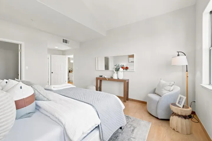 88 17th Avenue 304, San Mateo, California 94402