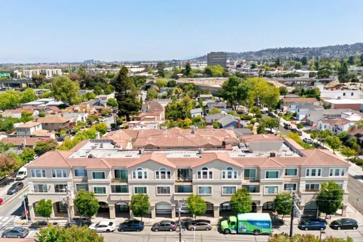 88 17th Avenue 304, San Mateo, California 94402