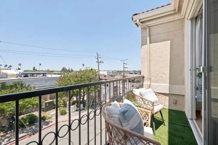88 17th Avenue 304, San Mateo, California 94402